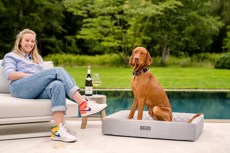 NOW NEW: The first dog bed for indoors & outdoors - the Dog Lounger OUTDOOR